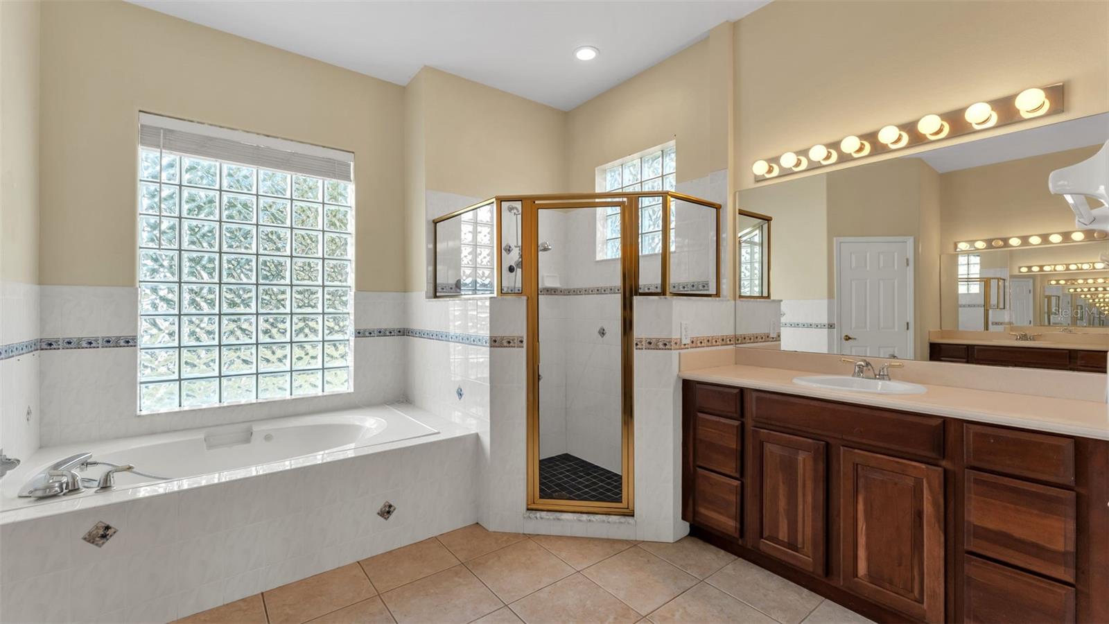 POINSETTIA PARK - Residential