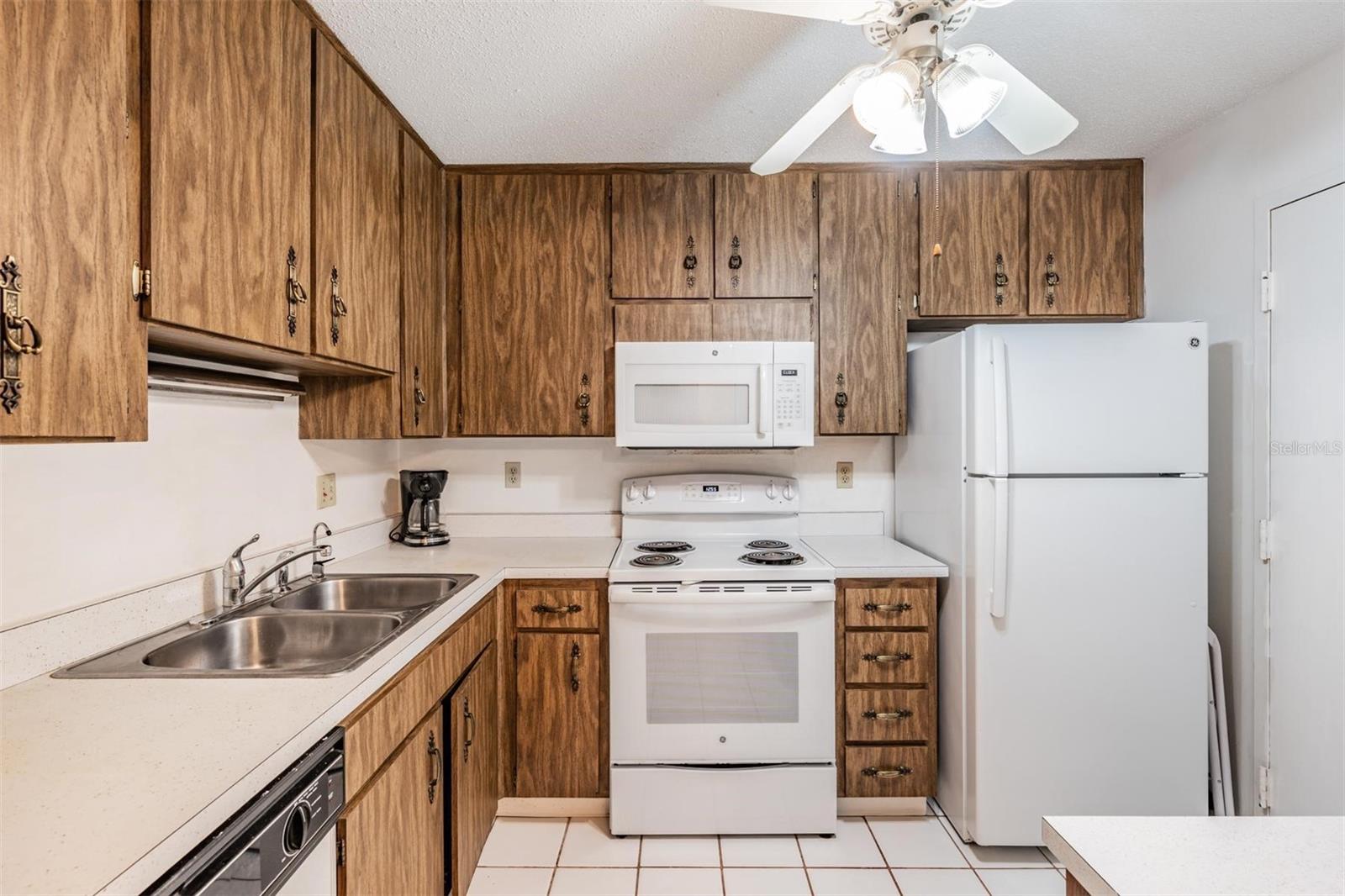 MEDITERRANEAN MANORS - Residential