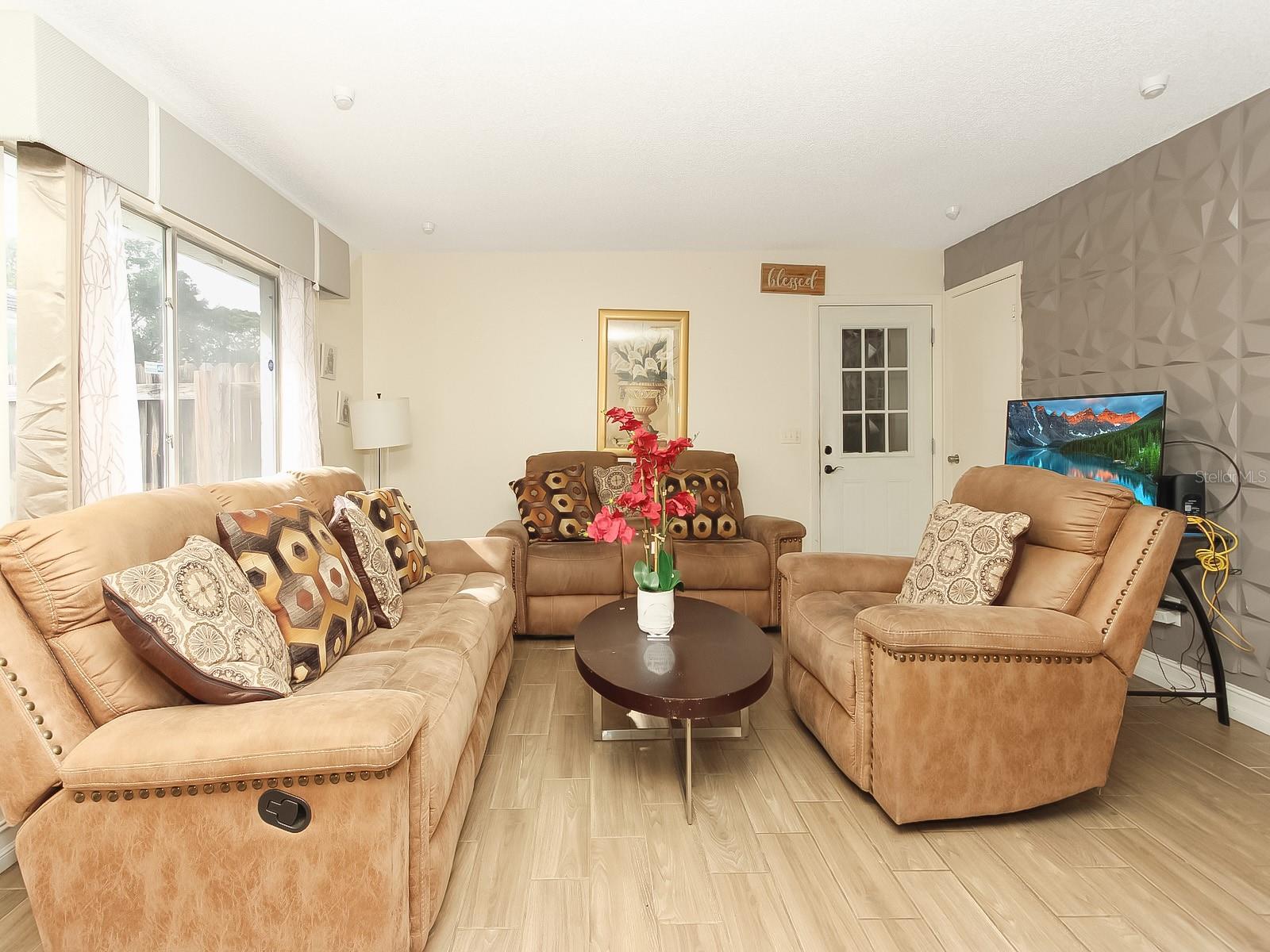 SIGNAL HILL - Residential