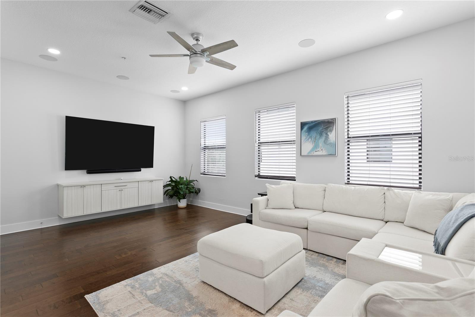 WESTSHORE VILLAGE TWNHMS - Residential