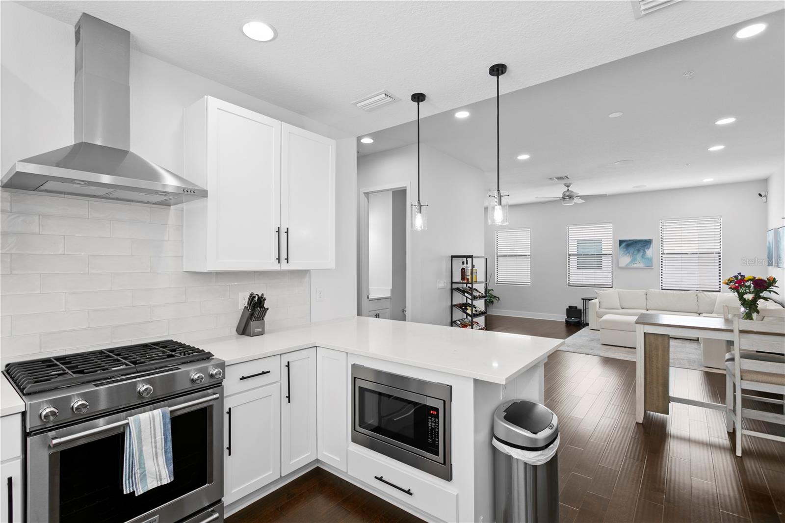 WESTSHORE VILLAGE TWNHMS - Residential