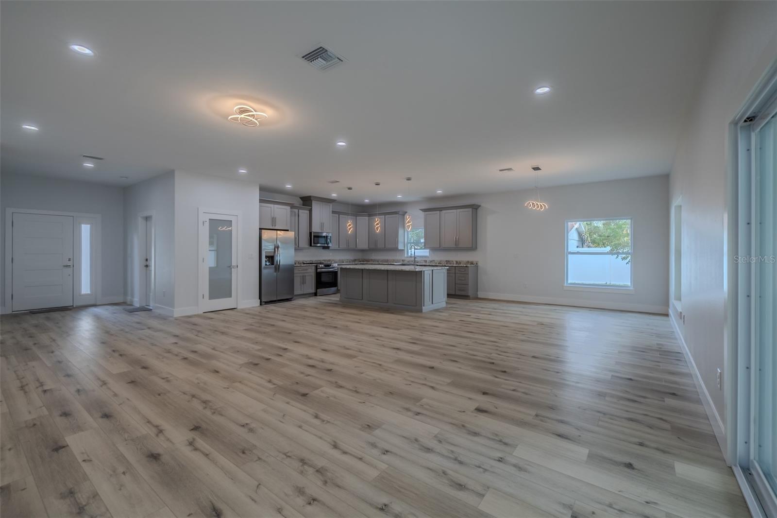 TEMPLE TERRACE MANOR - Residential