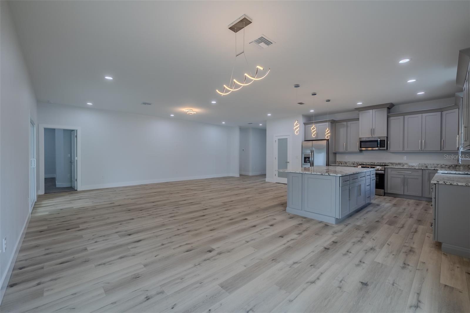 TEMPLE TERRACE MANOR - Residential