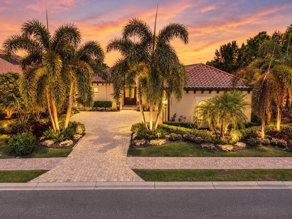 Photo of 7235 Prestbury Circle, Lakewood Ranch, FL 34202 (MLS # A4705731)