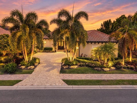 Photo of 7235 Prestbury Circle, Lakewood Ranch, FL 34202 (MLS # A4705731)