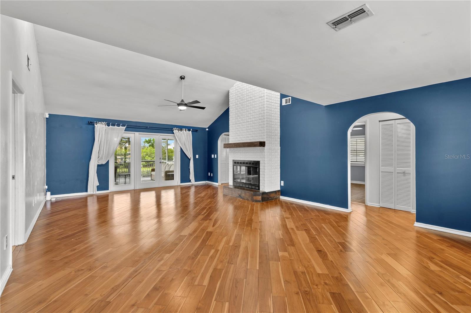 354 WILLOW LANE