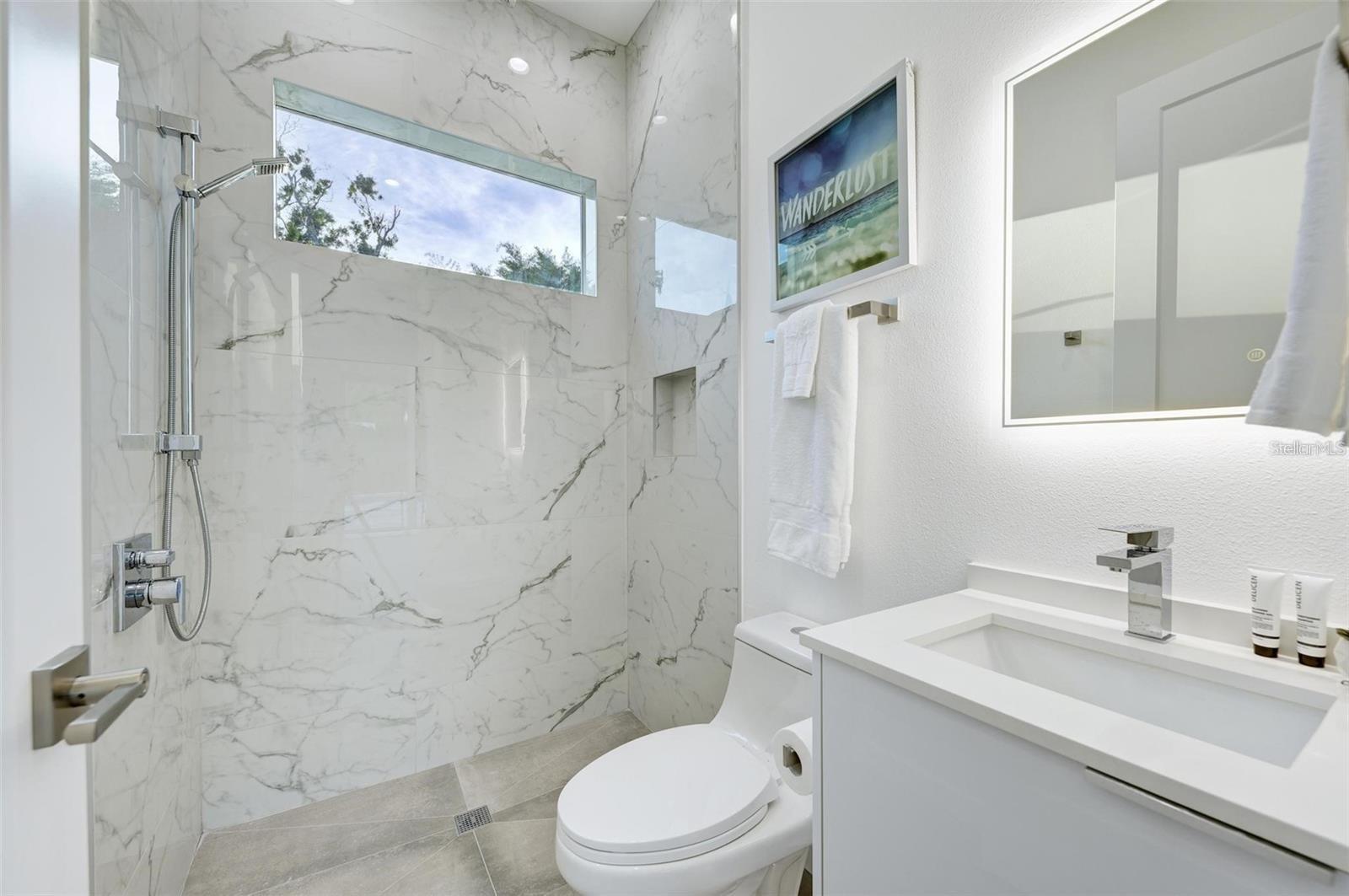 LA LINDA TERRACE - Residential