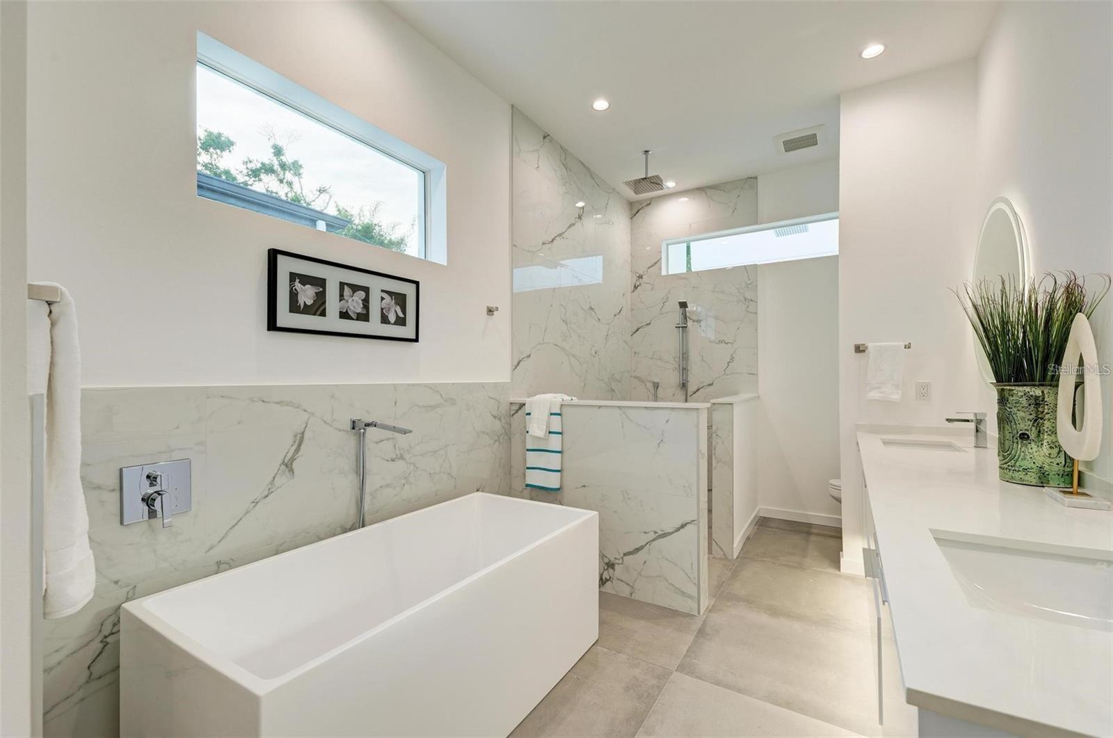 LA LINDA TERRACE - Residential