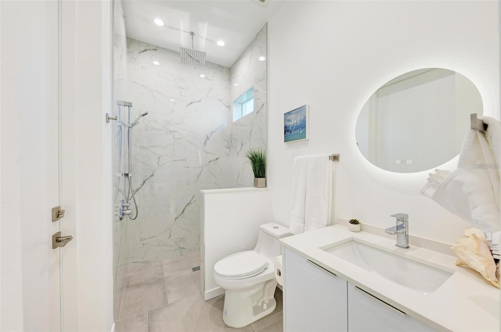 LA LINDA TERRACE - Residential