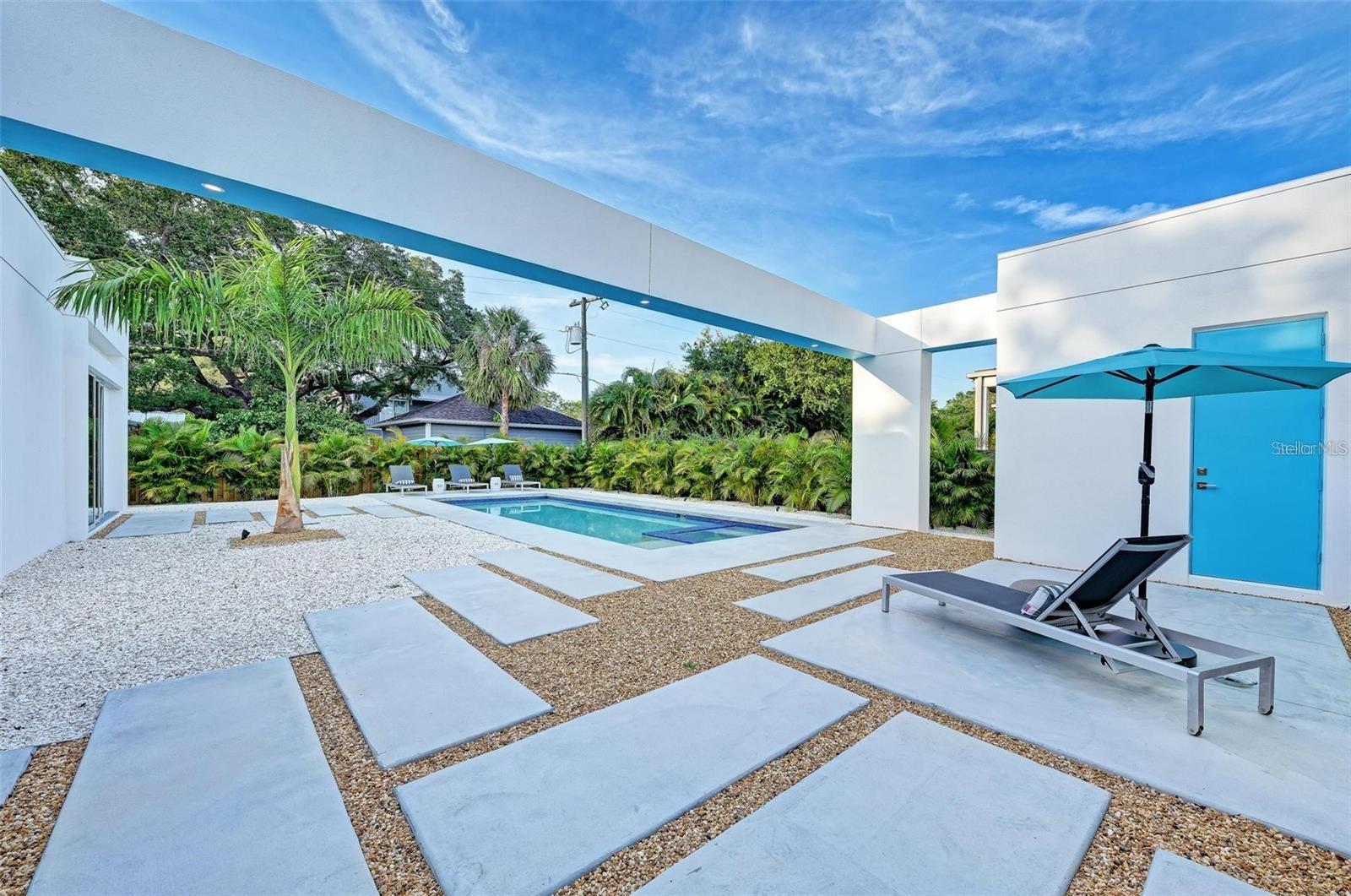 LA LINDA TERRACE - Residential