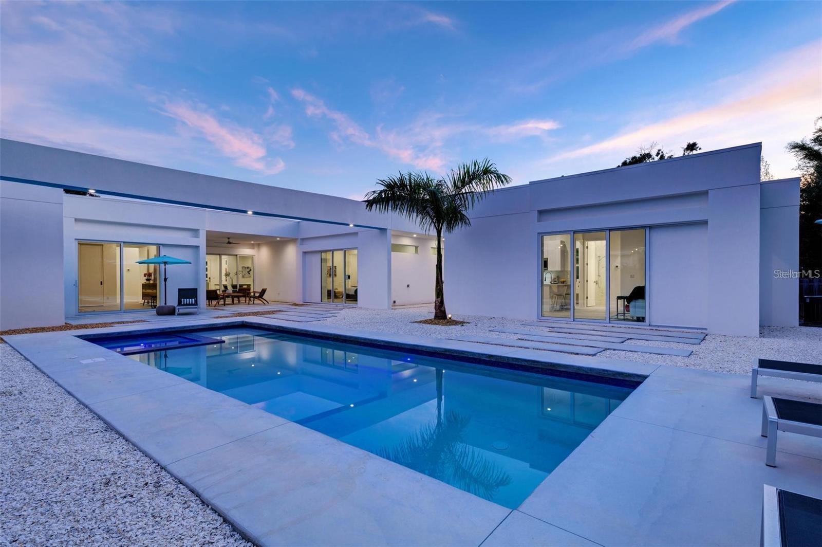 LA LINDA TERRACE - Residential