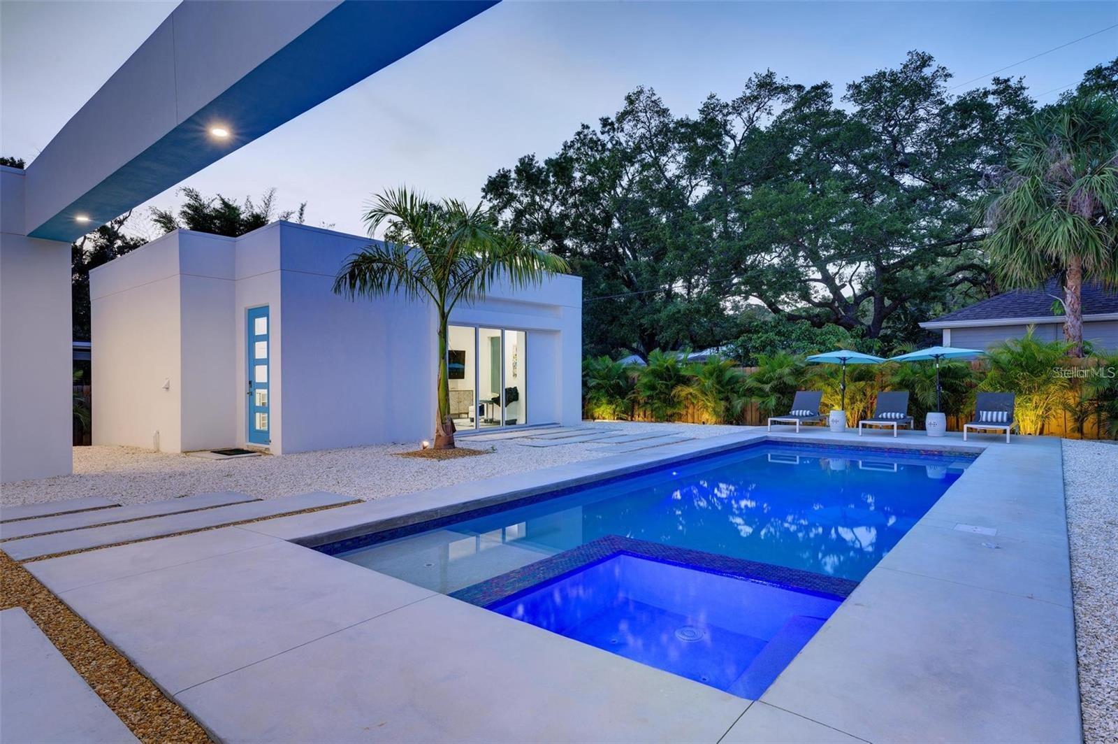 LA LINDA TERRACE - Residential