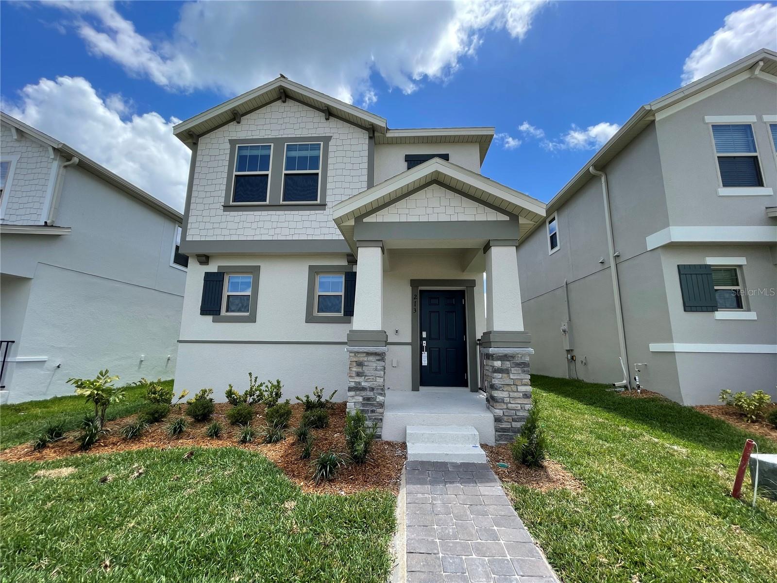 Winter Springs Awesome House for Rent
3 BEDROOMS AND 2.5 FULL BATHROOMS HOME IN TUSKAWILLA CROSSING !!! Available to move in. This home has an open floor plan; the Kitchen is loaded with upscale quartz countertops and GE stainless steel appliances. The master bathroom has dual sinks, a garden tub, and a walk-in shower. This family-friendly community, situated in Winter Springs’ highly desirable Tuskawilla area, features a swimming pool, playground, and BBQ area. The 34-mile Cross Seminole Trail crosses through the community. A few minutes to FL-417.