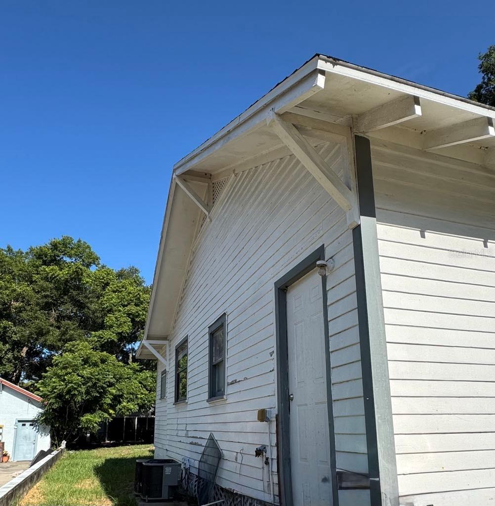 122 S GARFIELD AVENUE
