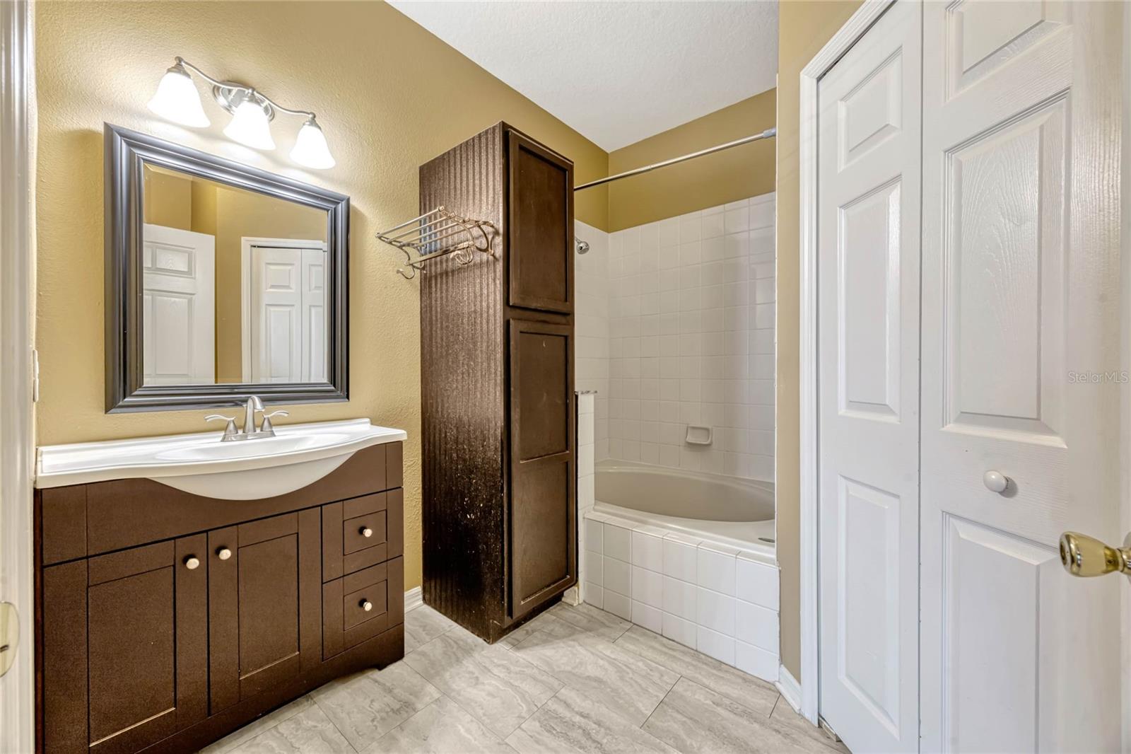 AVALON PARK VILLAGE 04 B-K - Residential Lease