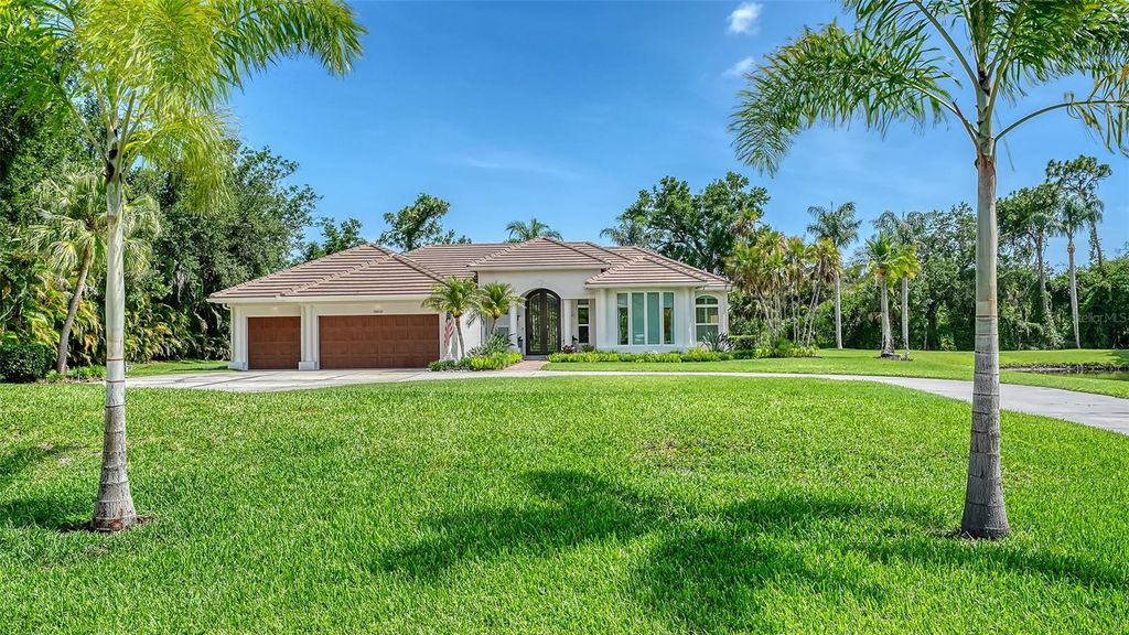 Photo of 10010 Clubhouse Drive, Lakewood Ranch, FL 34202 (MLS # A4694576)