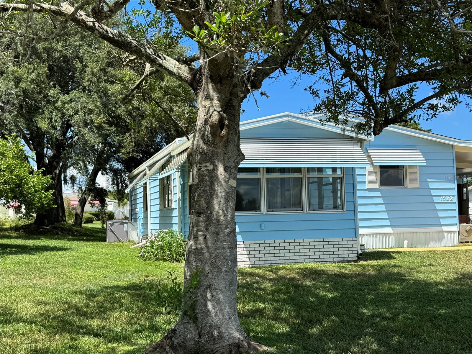 NO BOND - Village of Country Club Hills (Orange Blossom Gardens) - Nice 2 Bedroom, 2 Bath Manufactured home with carport and golf cart garage. A/C new in 2019, Roof approx. 7 years old, new windows in lanai, newer Laminate flooring. Home does need some finishes and updates, but is clean and ready for new owner to make it their own!! Start enjoying the VILLAGES Lifestyle today - golf, pickleball, pools, bocce, shuffleboard, etc. Close to The Villages Entertainment center at Spanish Springs town square with lots of shopping and dining as well.