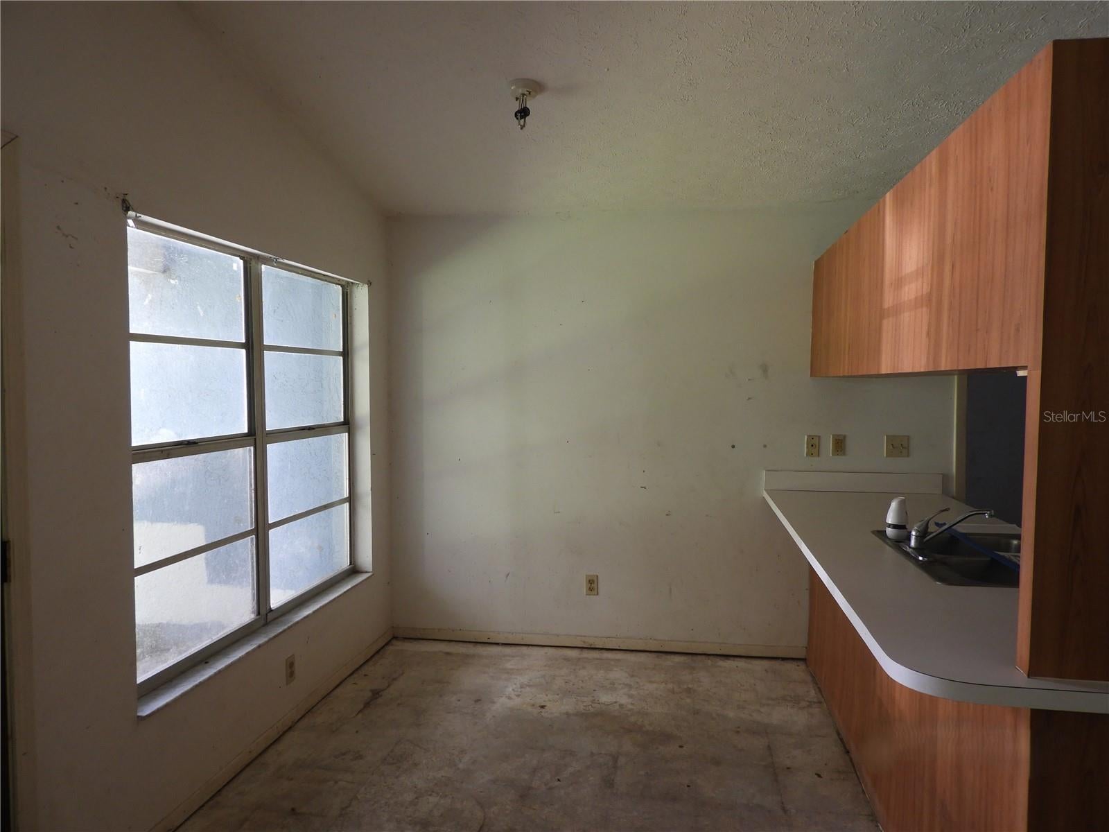 1211 NIAGARA STREET