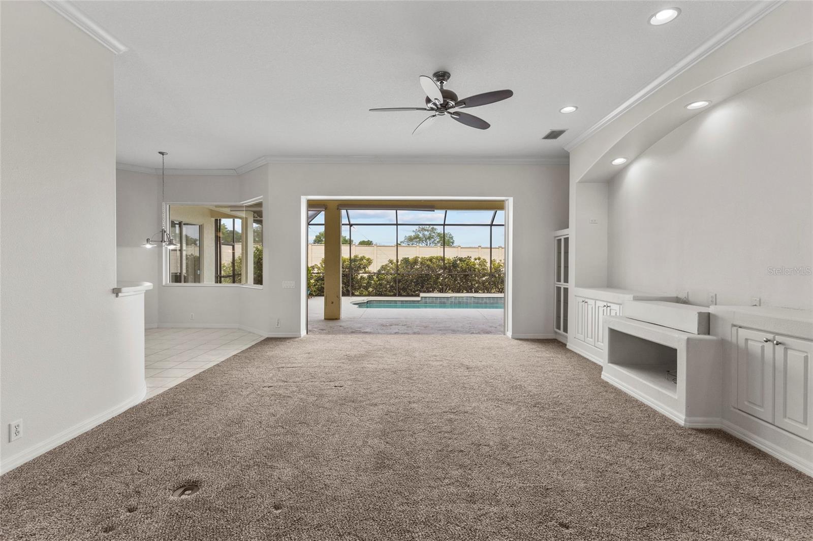 PELICAN POINTE GOLF & COUNTRY CLUB - Residential