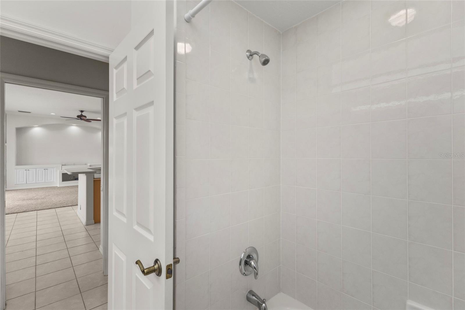 PELICAN POINTE GOLF & COUNTRY CLUB - Residential