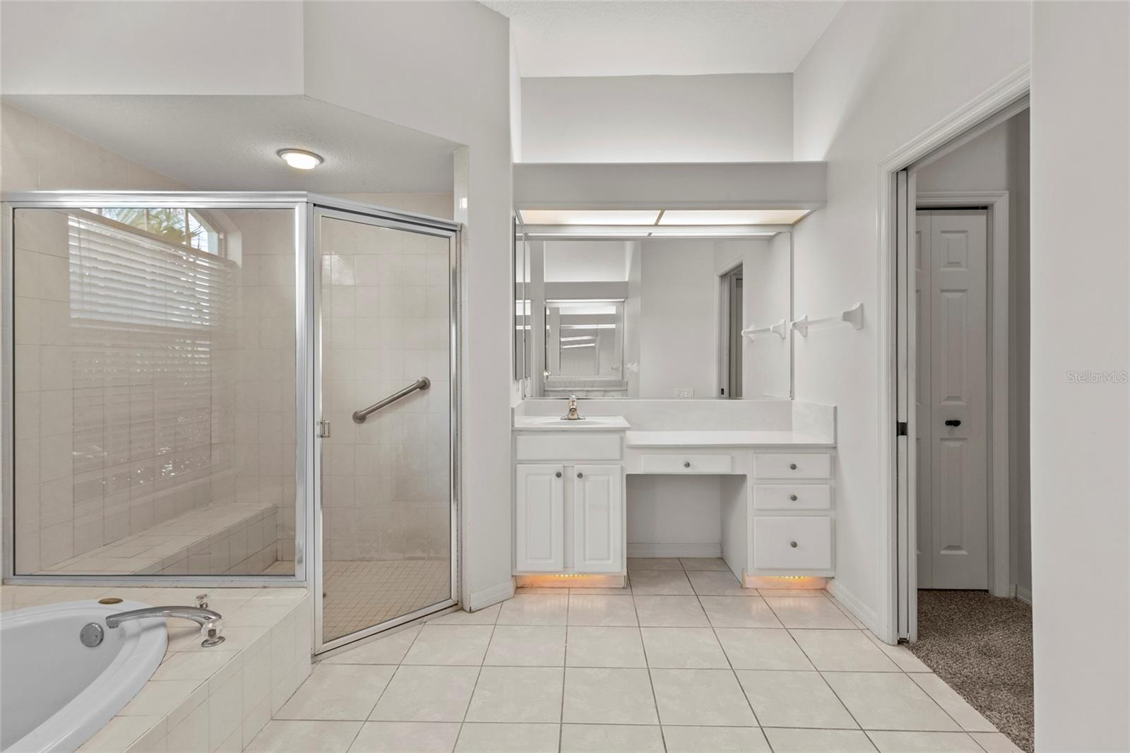 PELICAN POINTE GOLF & COUNTRY CLUB - Residential