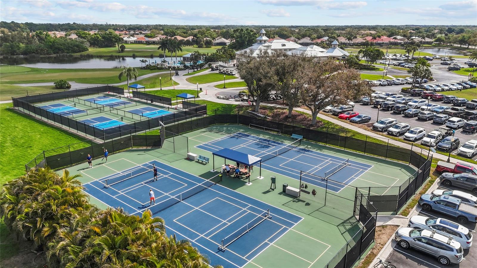 PELICAN POINTE GOLF & COUNTRY CLUB - Residential