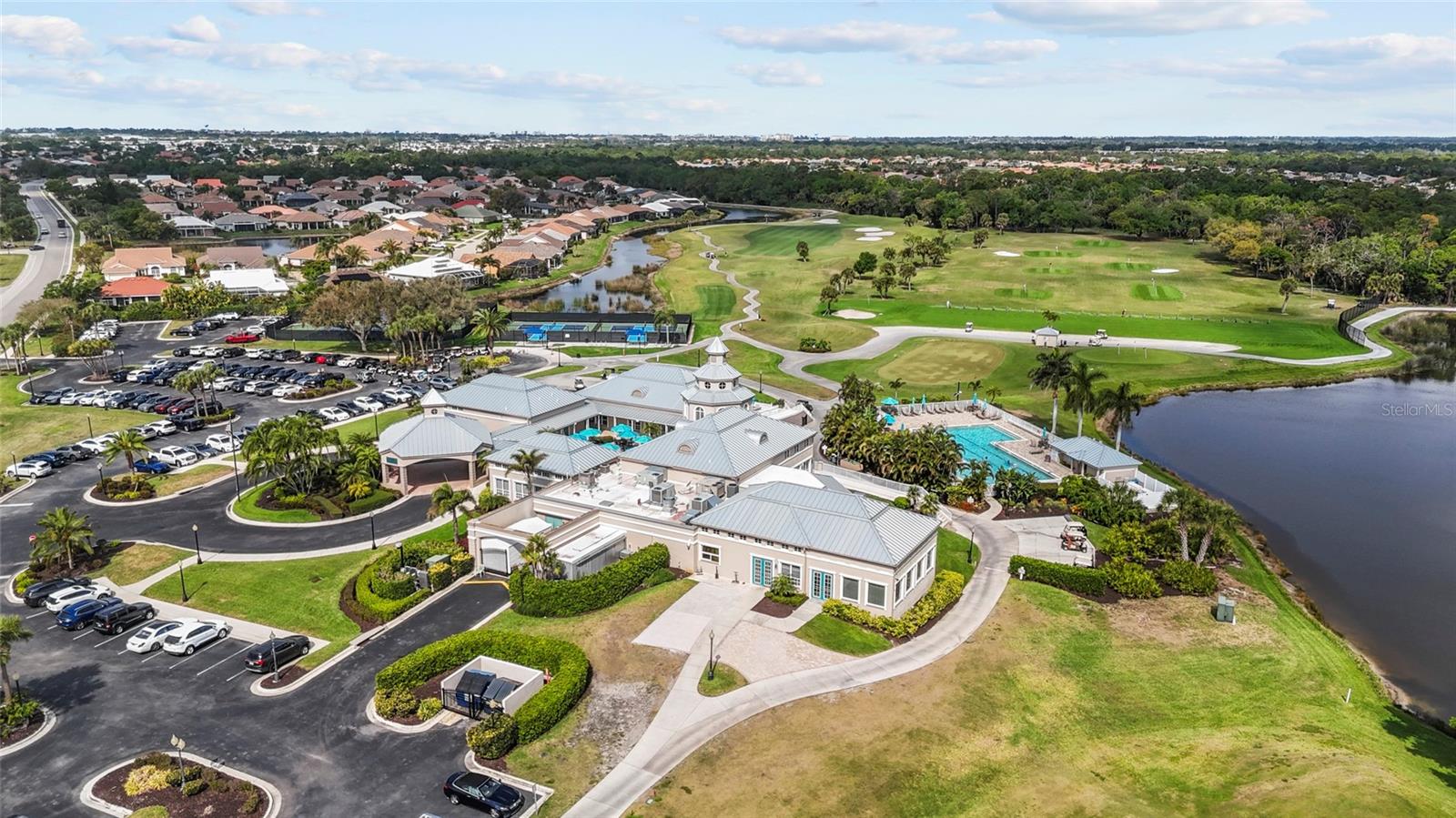 PELICAN POINTE GOLF & COUNTRY CLUB - Residential