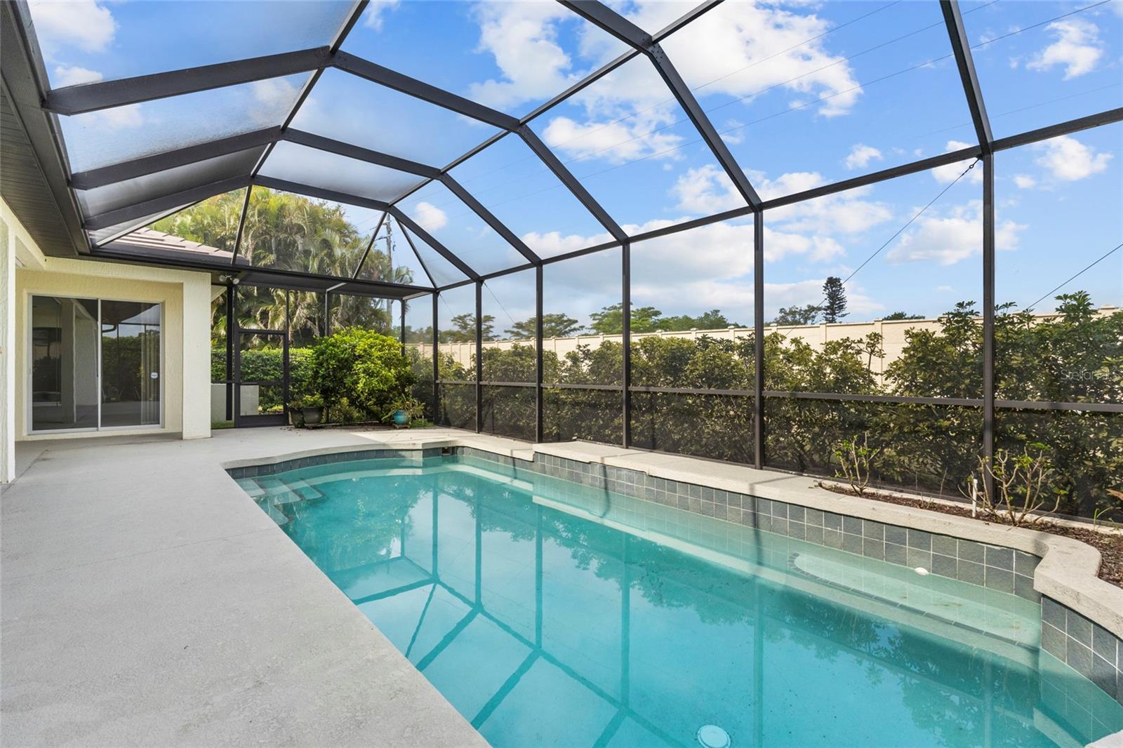 PELICAN POINTE GOLF & COUNTRY CLUB - Residential