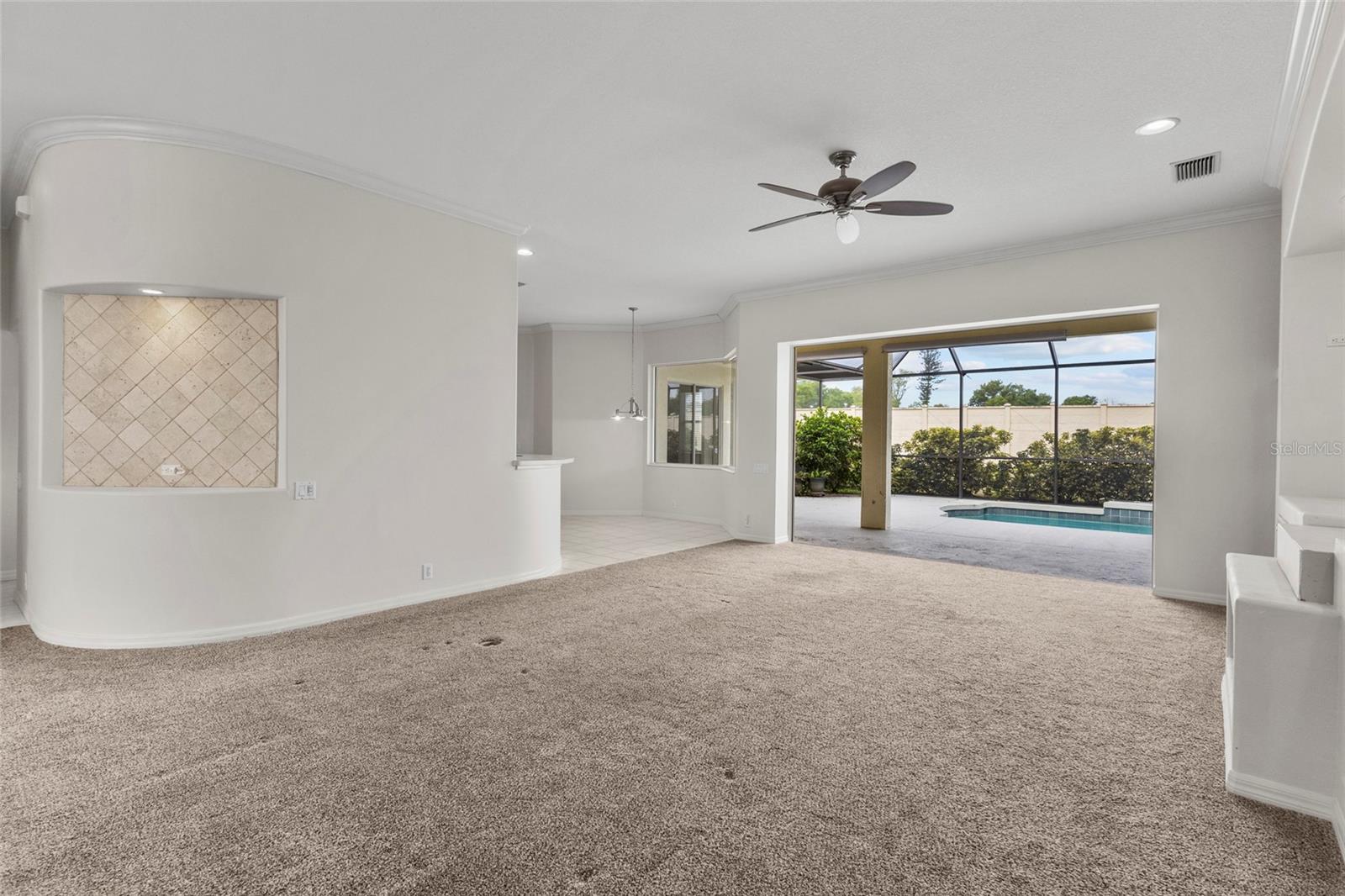 PELICAN POINTE GOLF & COUNTRY CLUB - Residential