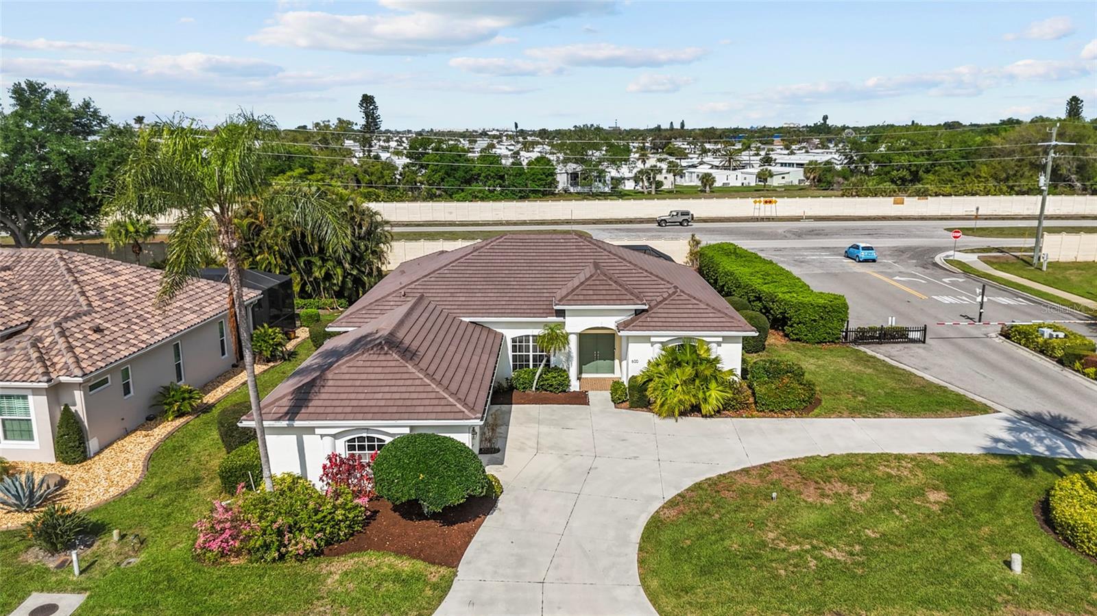 PELICAN POINTE GOLF & COUNTRY CLUB - Residential