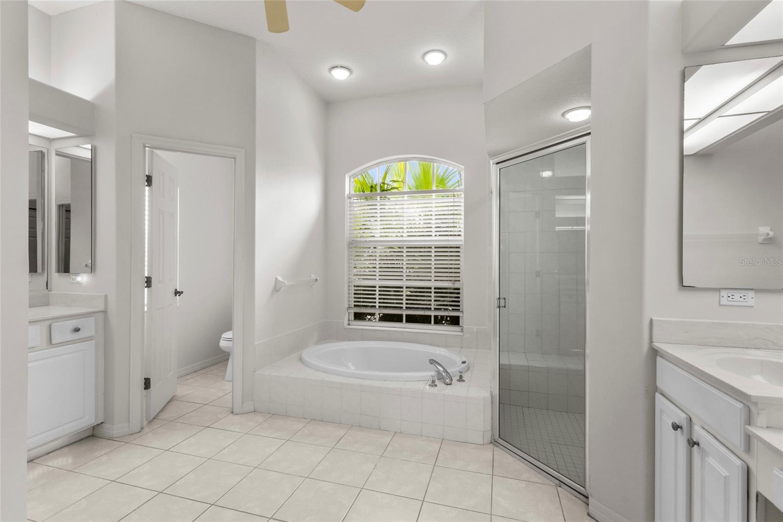 PELICAN POINTE GOLF & COUNTRY CLUB - Residential