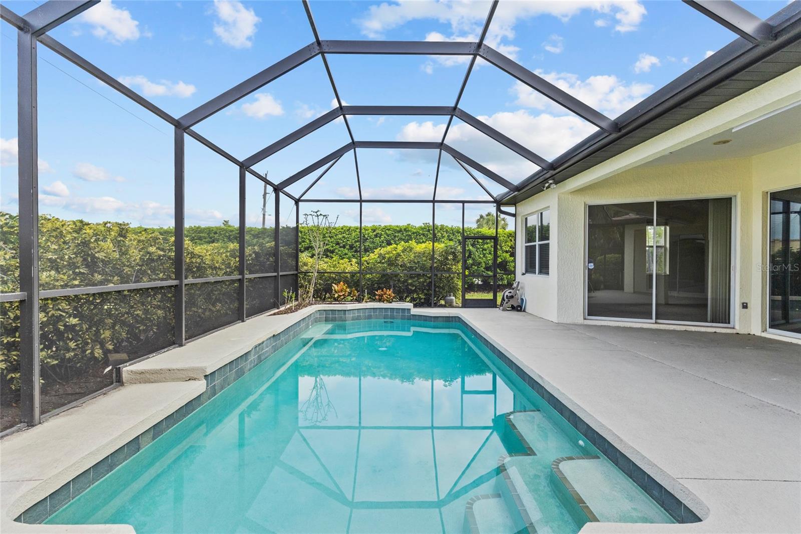 PELICAN POINTE GOLF & COUNTRY CLUB - Residential