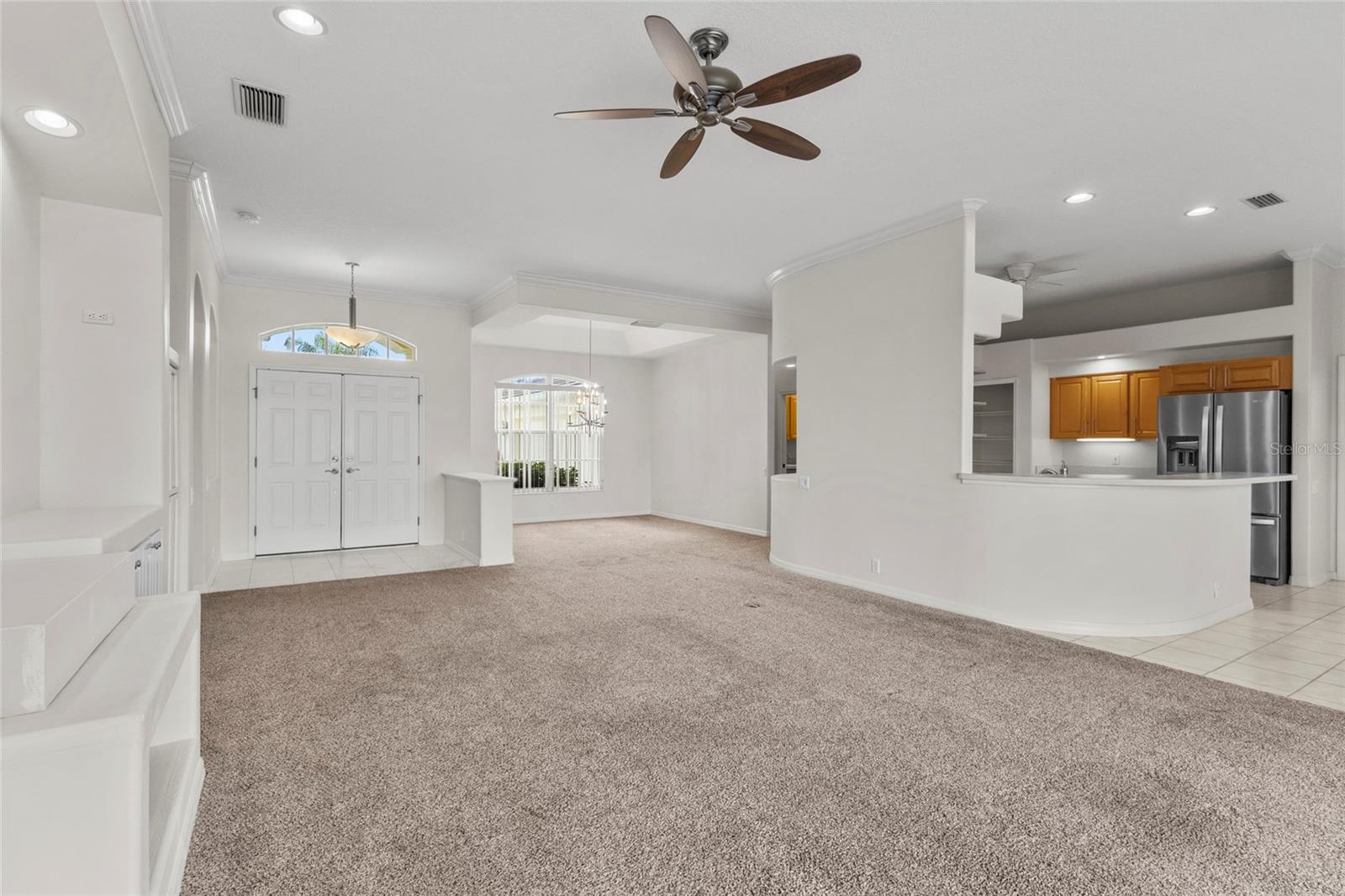 PELICAN POINTE GOLF & COUNTRY CLUB - Residential