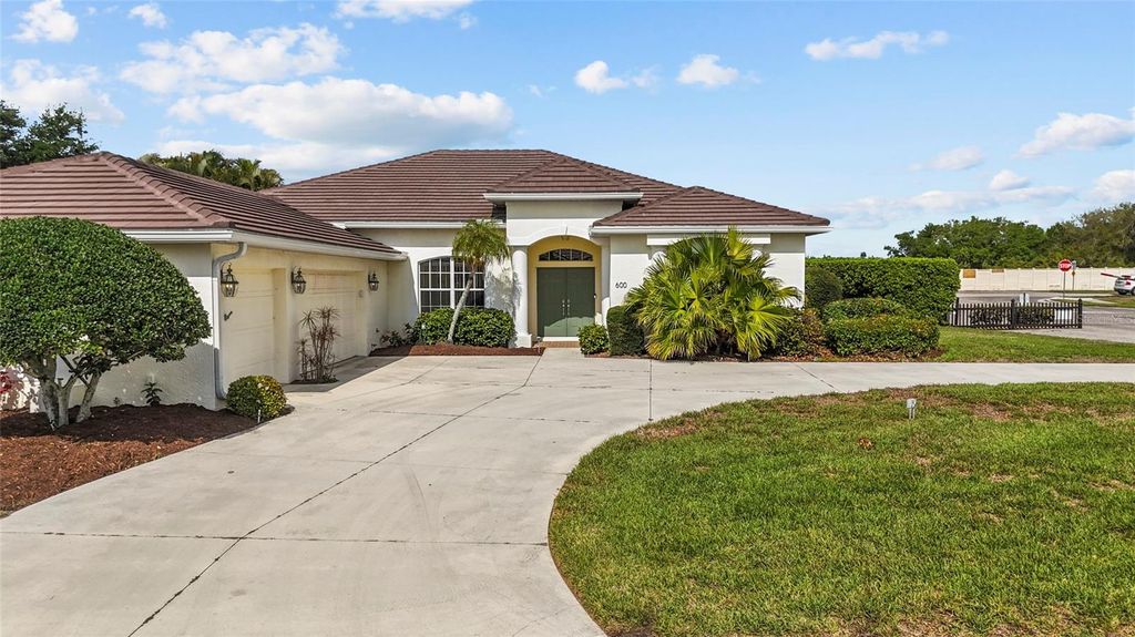 Photo of 600 Cockatoo Circle, Venice, FL 34285 (MLS # A4686884)