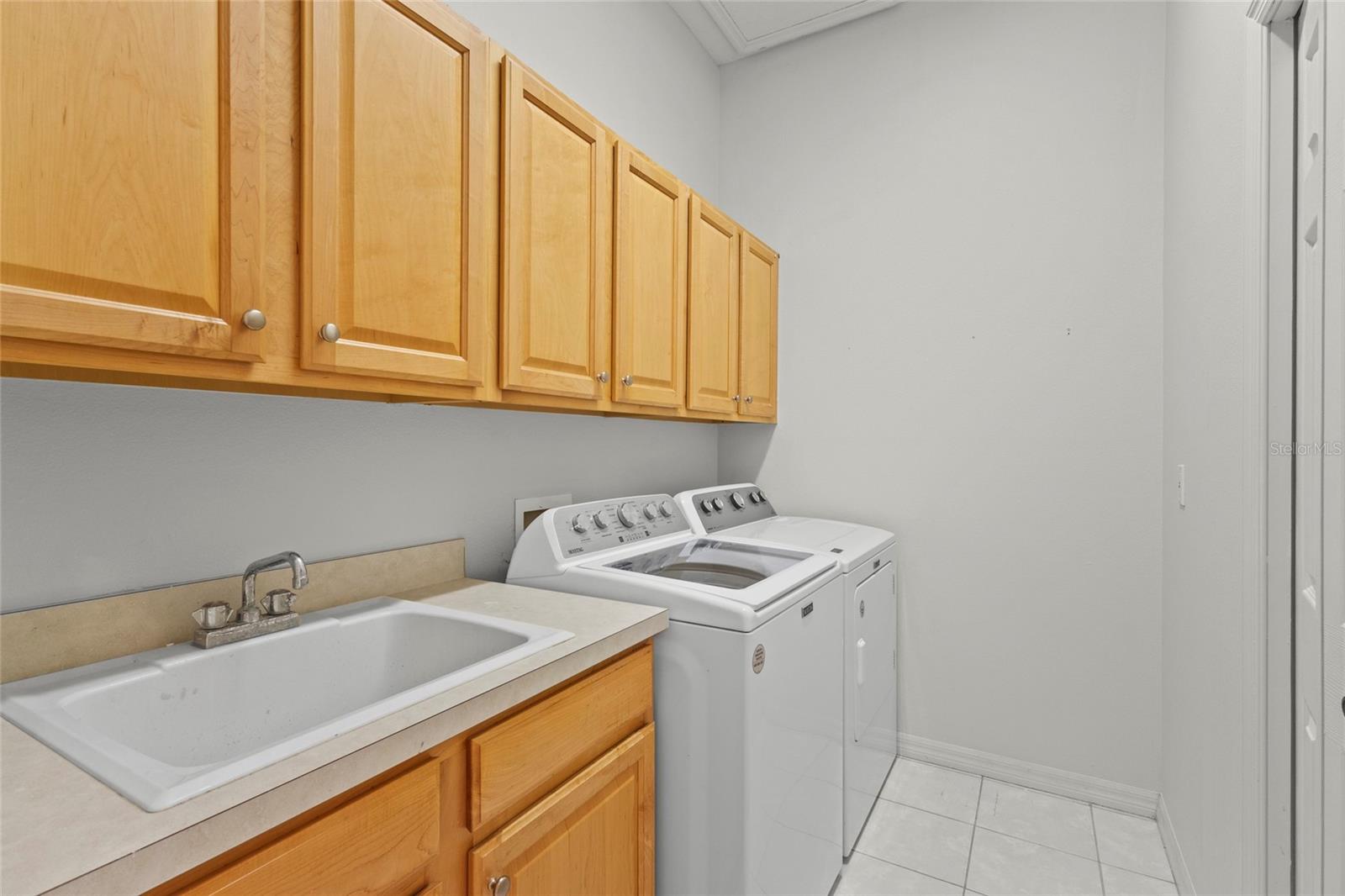 PELICAN POINTE GOLF & COUNTRY CLUB - Residential