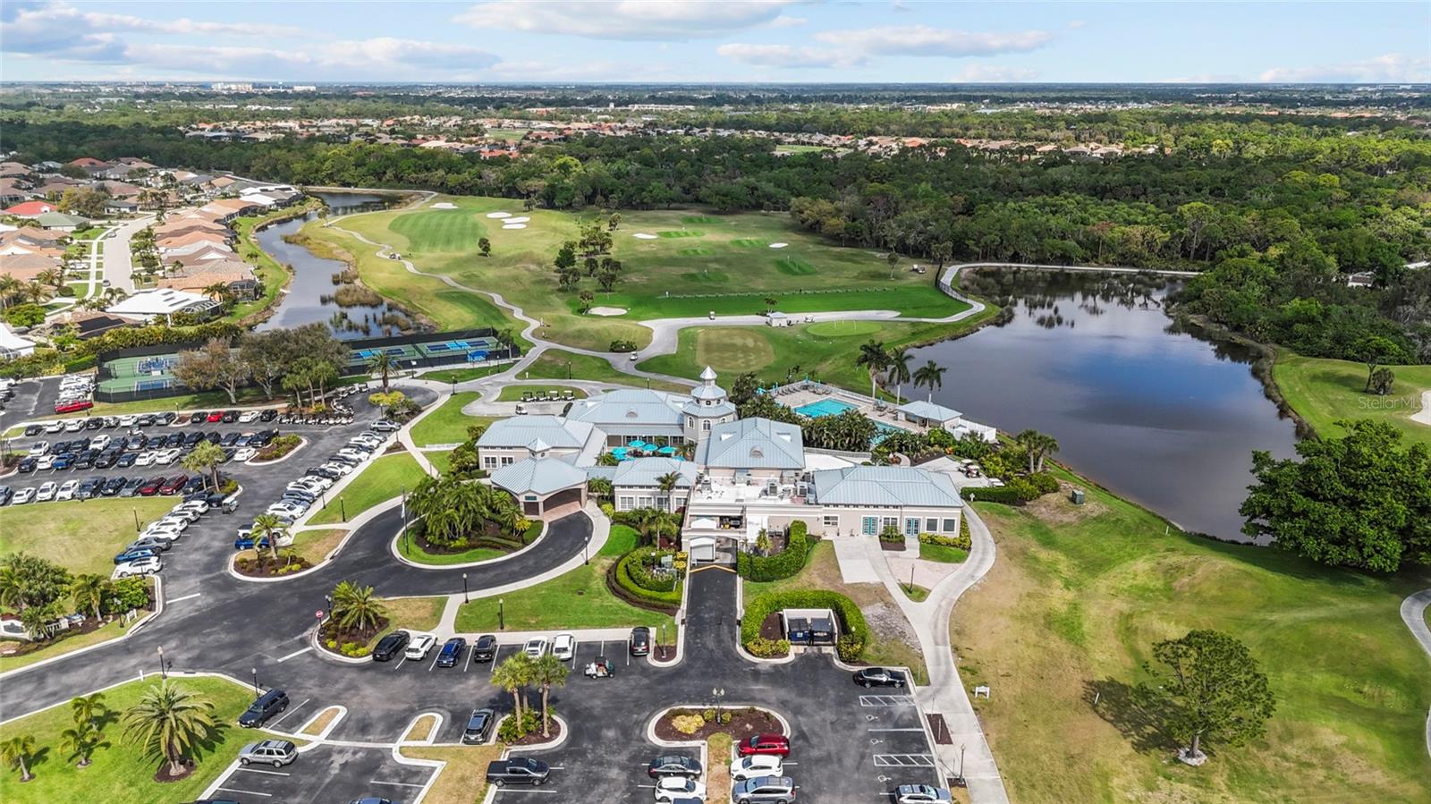 PELICAN POINTE GOLF & COUNTRY CLUB - Residential