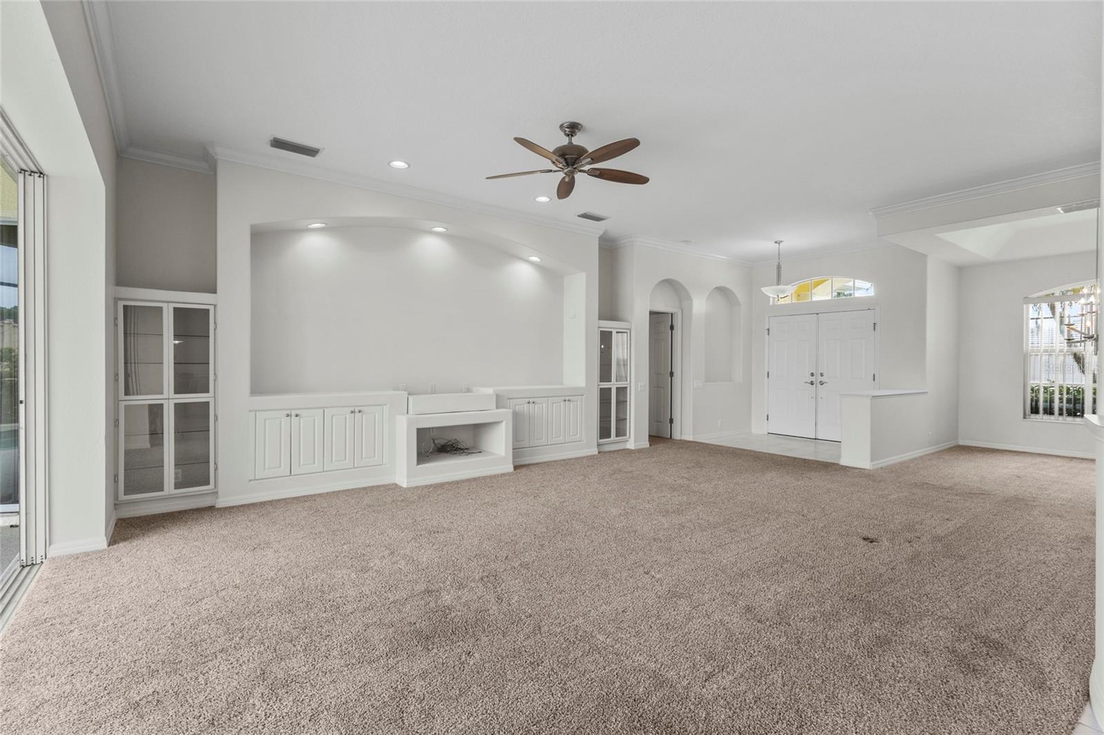 PELICAN POINTE GOLF & COUNTRY CLUB - Residential