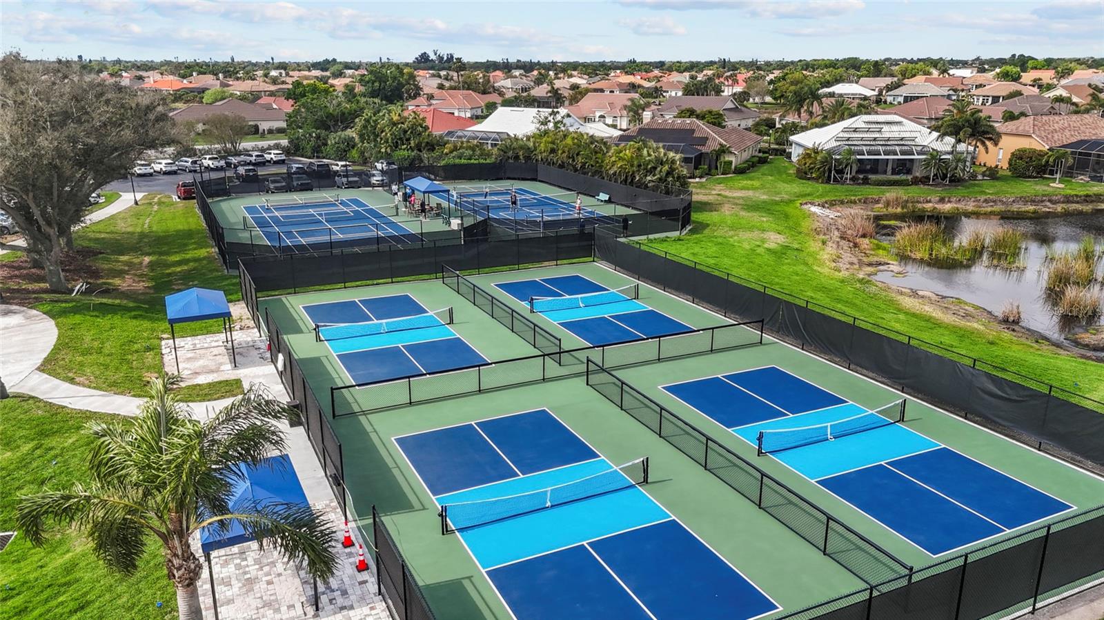 PELICAN POINTE GOLF & COUNTRY CLUB - Residential