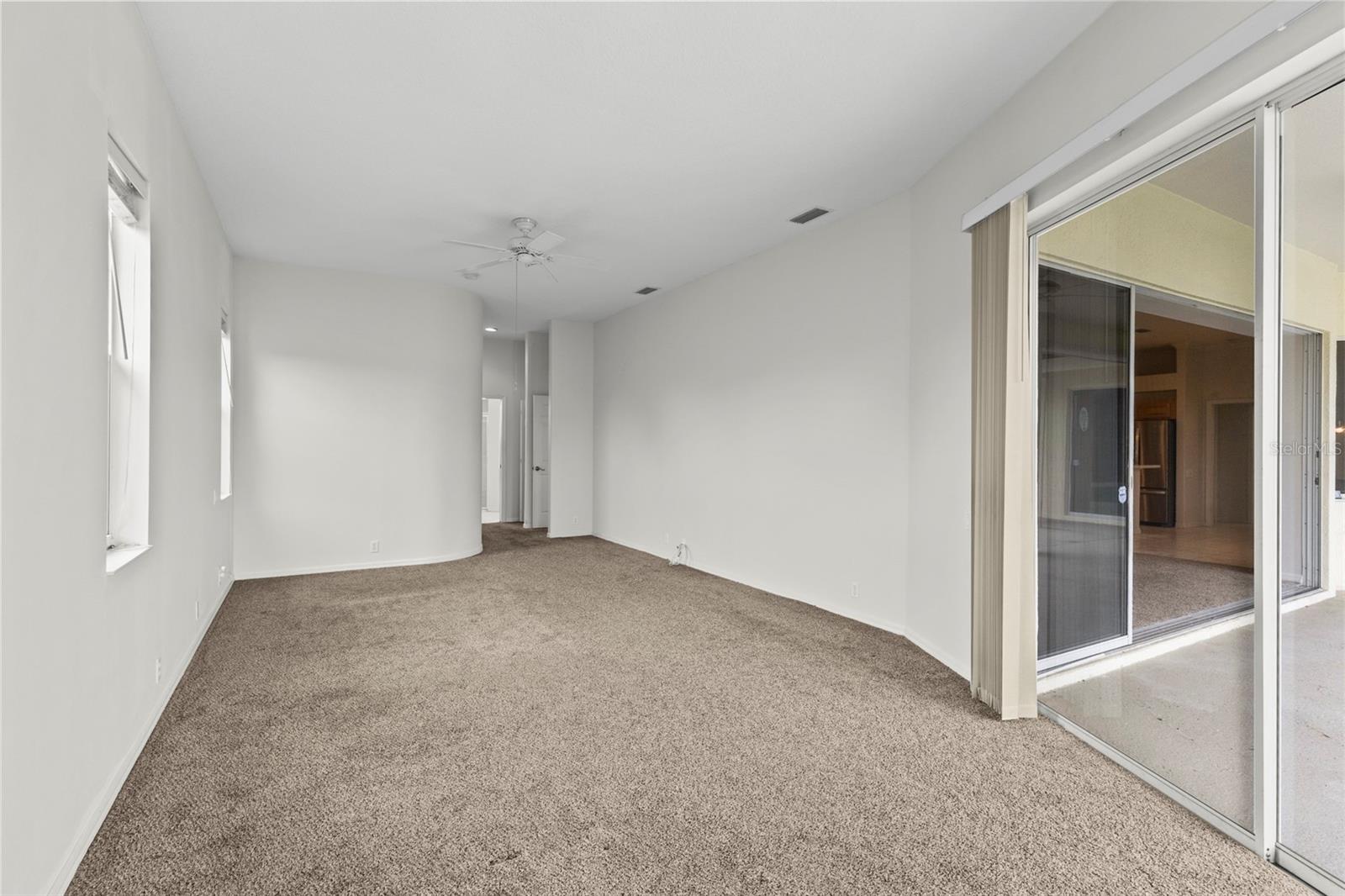 PELICAN POINTE GOLF & COUNTRY CLUB - Residential