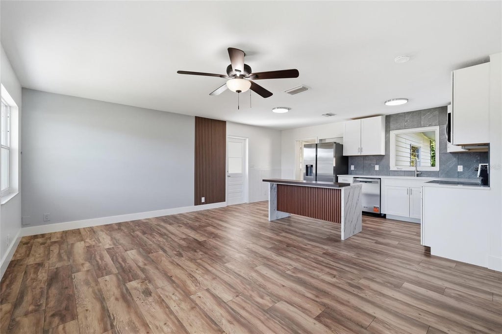 Photo of 1015 60th Avenue Terrace W, Bradenton, FL 34207 (MLS # A4709485)