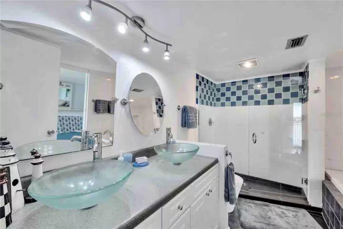 BAY BREEZE CONDO - Residential