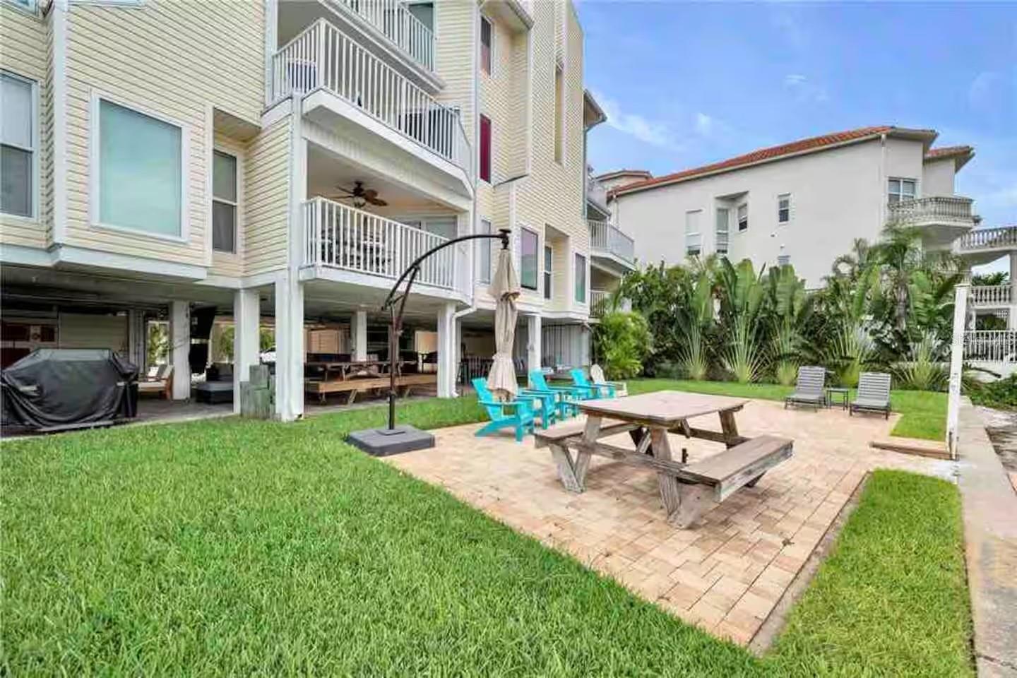 BAY BREEZE CONDO - Residential