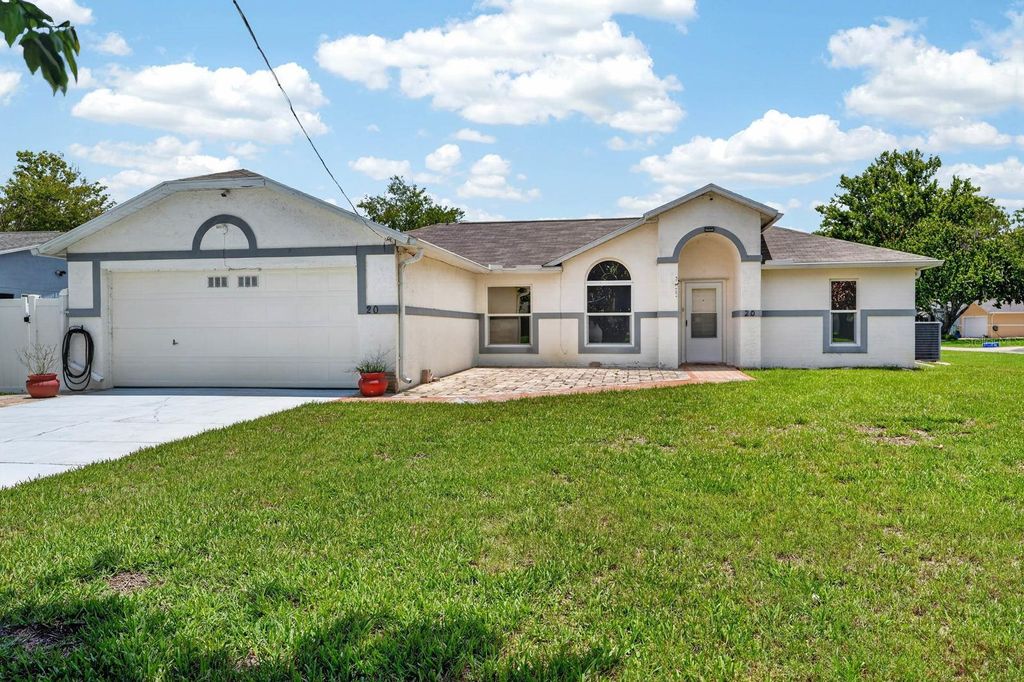 Photo of 20 Lake Meadow Way, Ormond Beach, FL 32174 (MLS # V4949676)