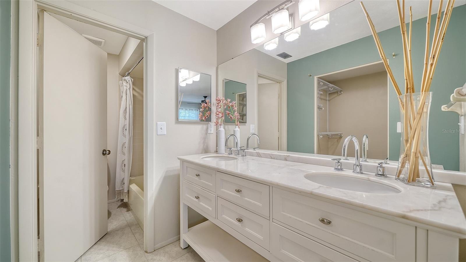 BARRINGTON WOODS - Residential