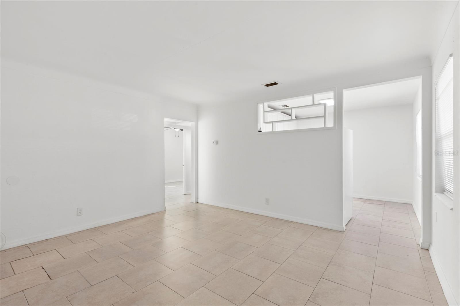 ST PETERSBURG INVESTMENT COS ADD TO OAK PARK - Residential Lease