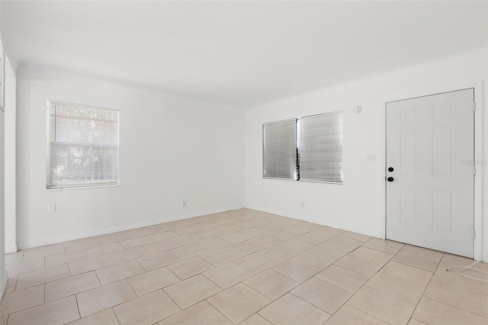 ST PETERSBURG INVESTMENT COS ADD TO OAK PARK - Residential Lease