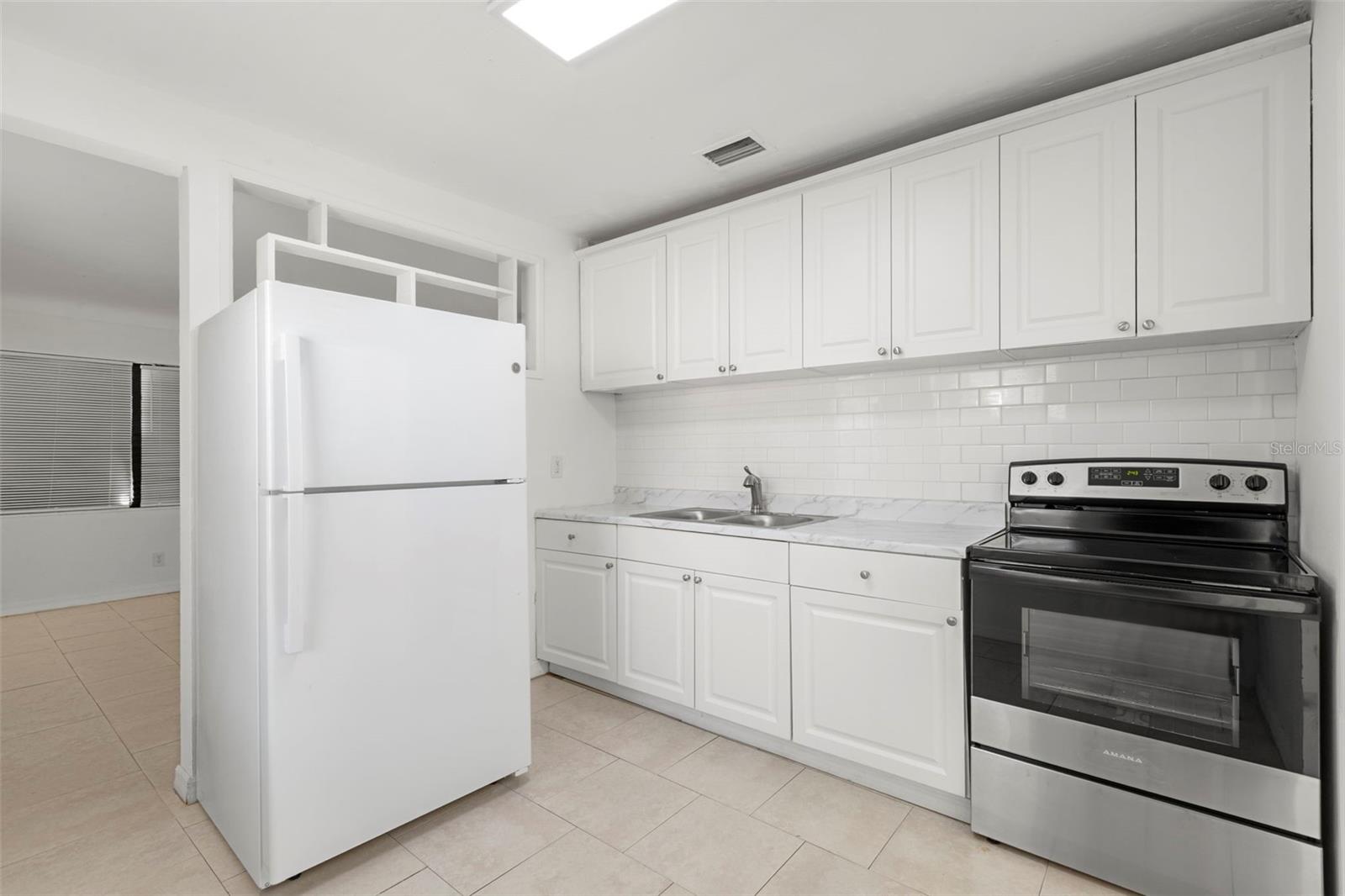 ST PETERSBURG INVESTMENT COS ADD TO OAK PARK - Residential Lease