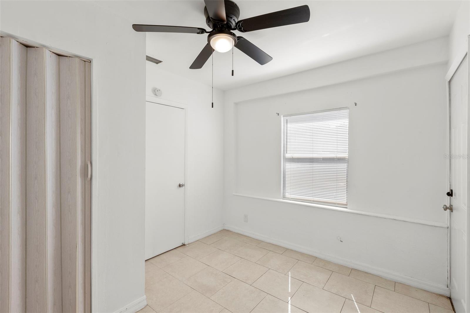 ST PETERSBURG INVESTMENT COS ADD TO OAK PARK - Residential Lease