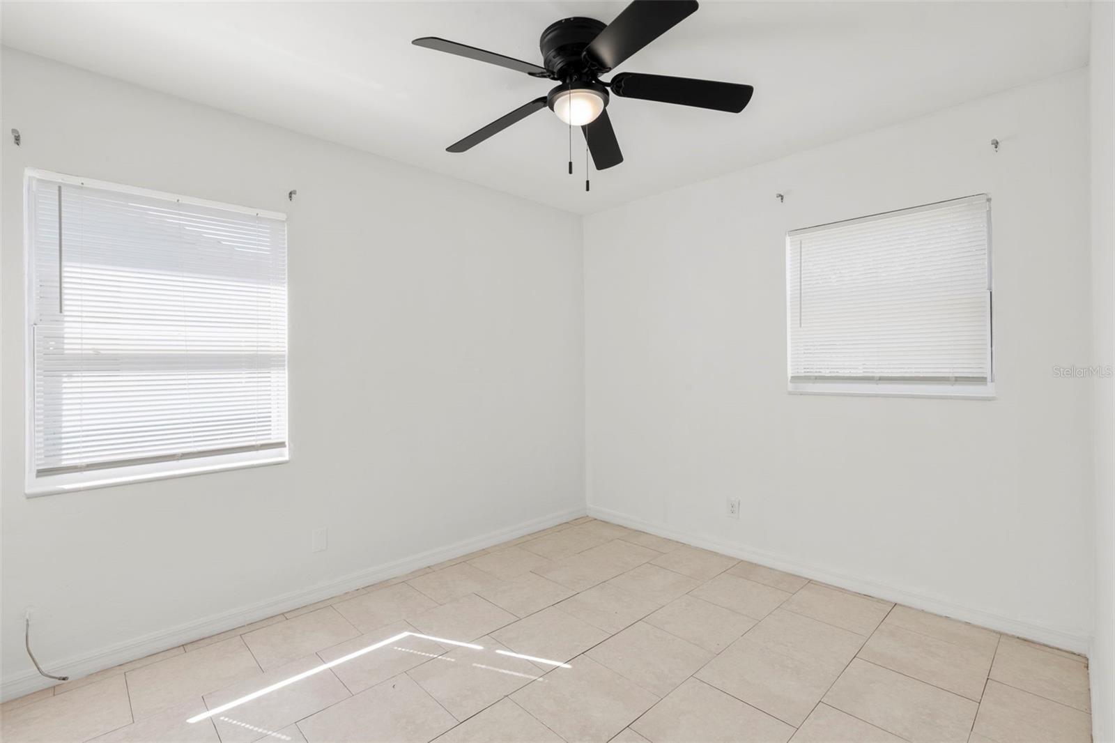 ST PETERSBURG INVESTMENT COS ADD TO OAK PARK - Residential Lease