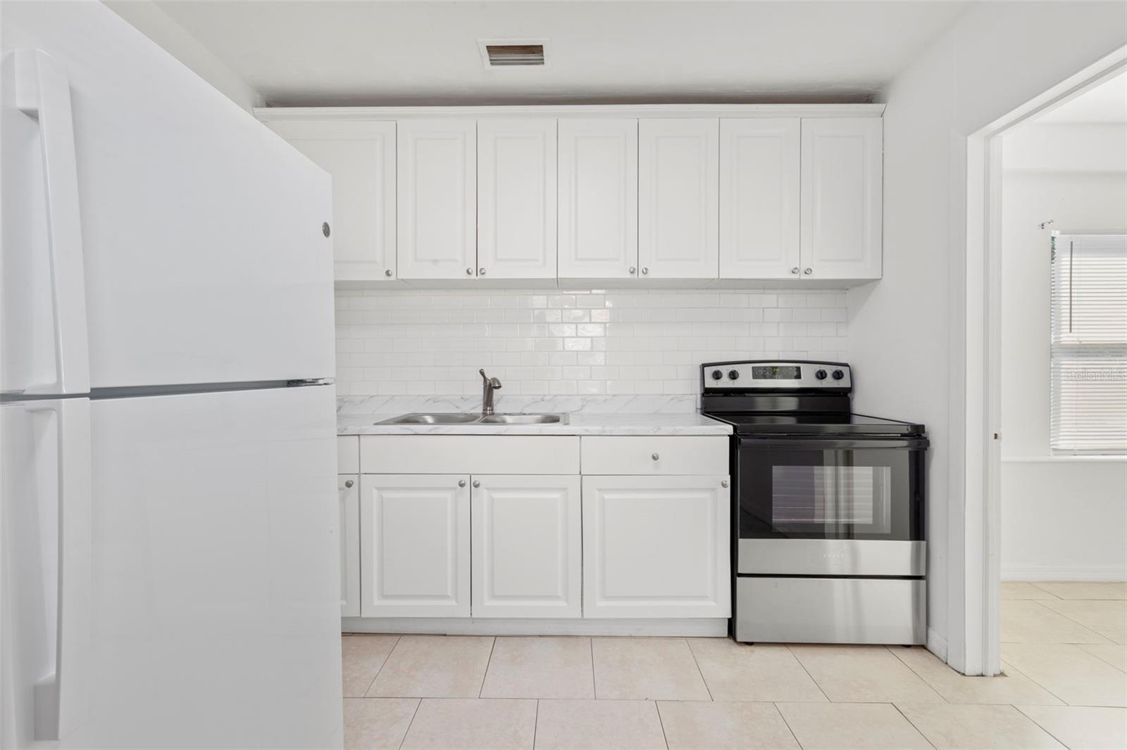 ST PETERSBURG INVESTMENT COS ADD TO OAK PARK - Residential Lease